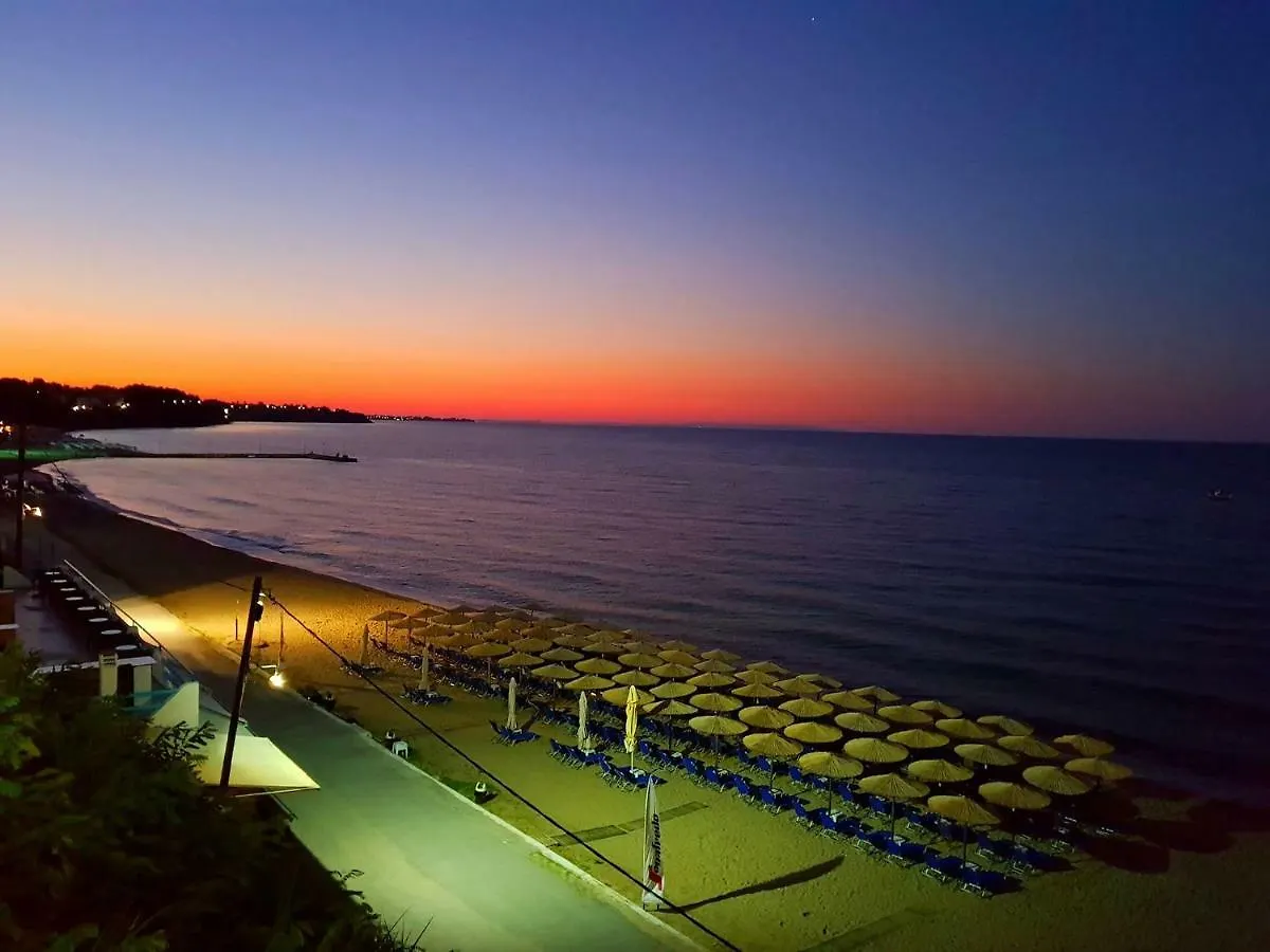 Menios Apartments And Studios Nea Kallikrateia